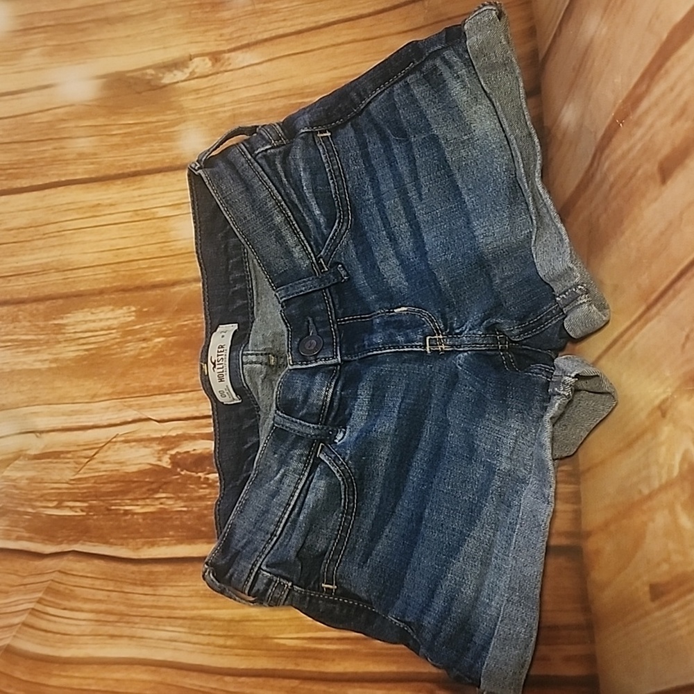 Hollister cheekies